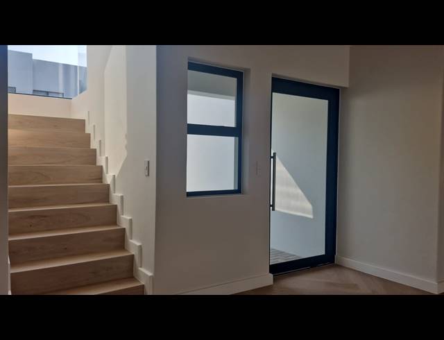 4 BEDROOM FREEHOLD FOR SALE IN SANDOWN
